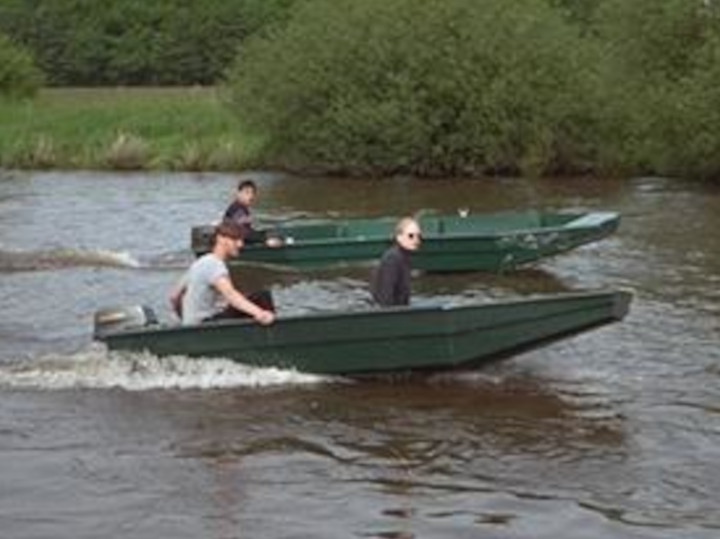 zwei Lorsby 350A Angelboote